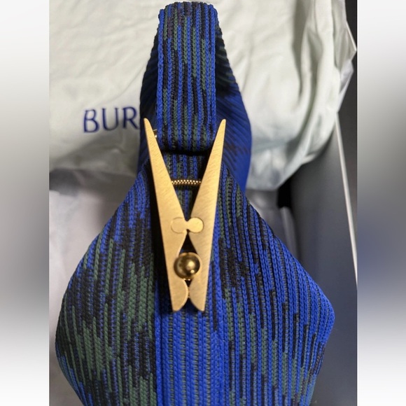 Burberry Medium Duffle Bag Handbag Knit knight color authentic luxe blue gold - Picture 12 of 16